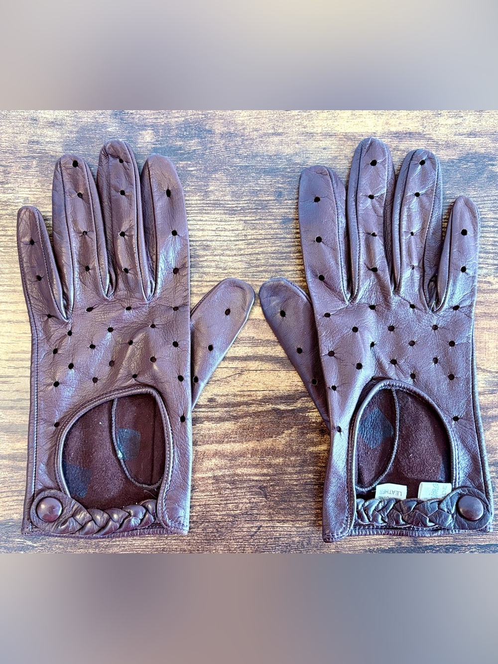 Neiman Marcus Women’s Leather Gloves 6.5 Brown Made in Italy Perforated